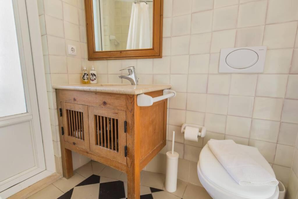 Apartamento 135 A - In Tranquil Flat In Alfama Near Se And Castle *