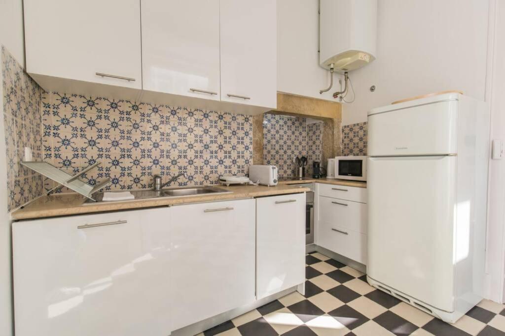 135 A - In Tranquil Flat In Alfama Near Se And Castle Apartamento *