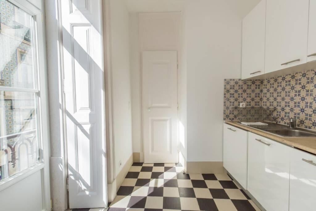 Apartamento 135 A - In Tranquil Flat In Alfama Near Se And Castle Lisboa