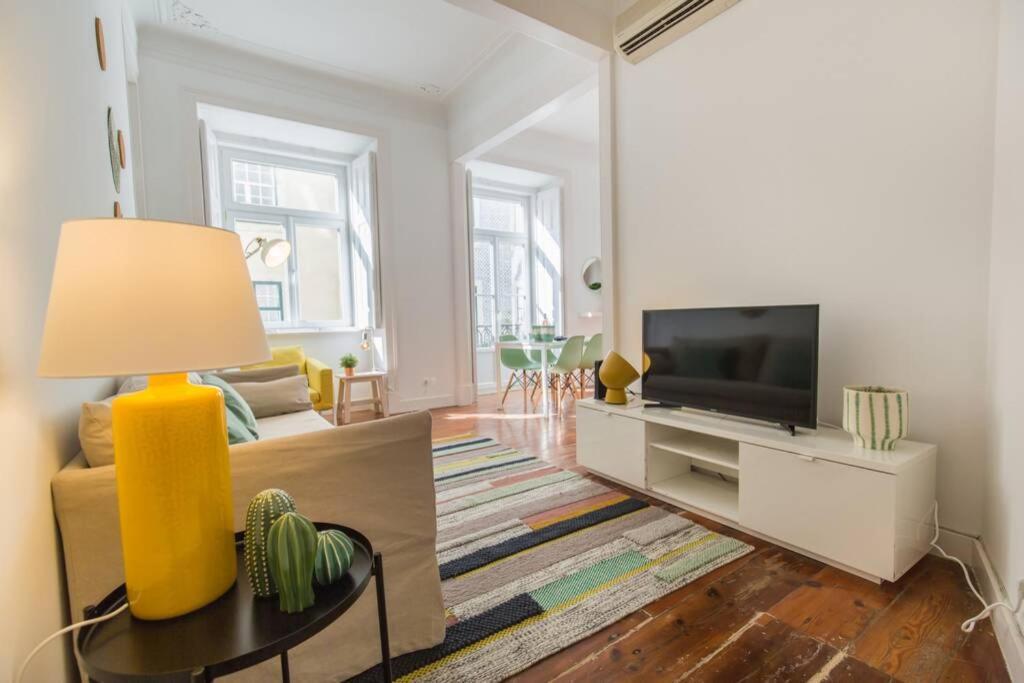 Apartamento 135 A - In Tranquil Flat In Alfama Near Se And Castle Lisboa